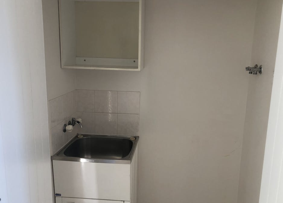 2/105 Auckland Street, Gladstone Central, QLD, 4680 - Image 9