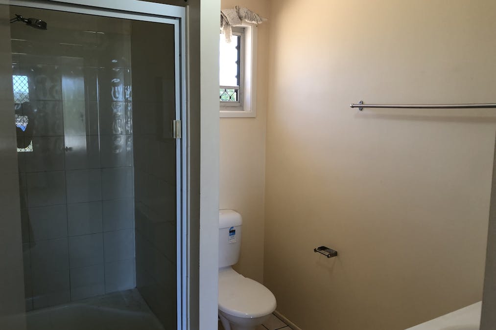 2/105 Auckland Street, Gladstone Central, QLD, 4680 - Image 8