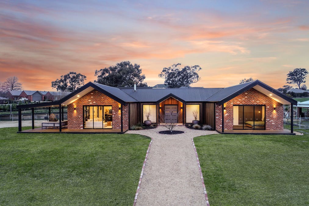 6 Highlands Road, Mansfield, VIC, 3722 - Image 1