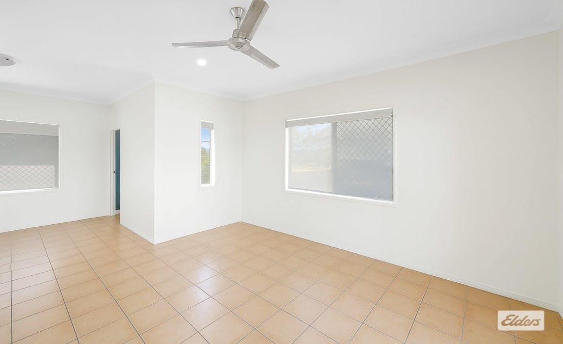 18 Viewpoint Way, New Auckland, QLD, 4680 - Image 10