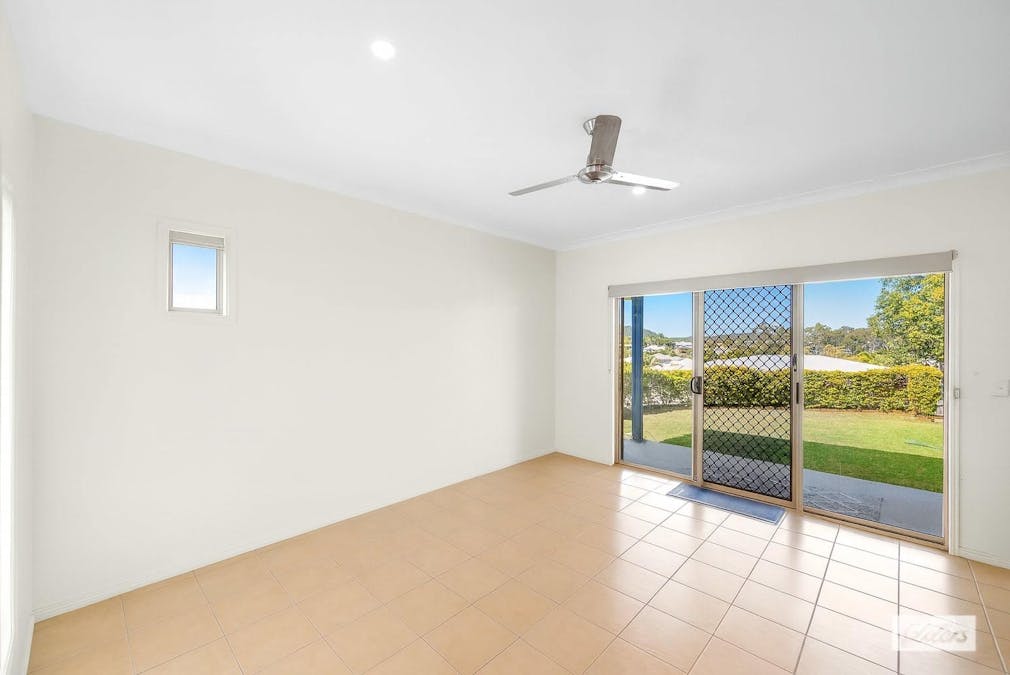 18 Viewpoint Way, New Auckland, QLD, 4680 - Image 8