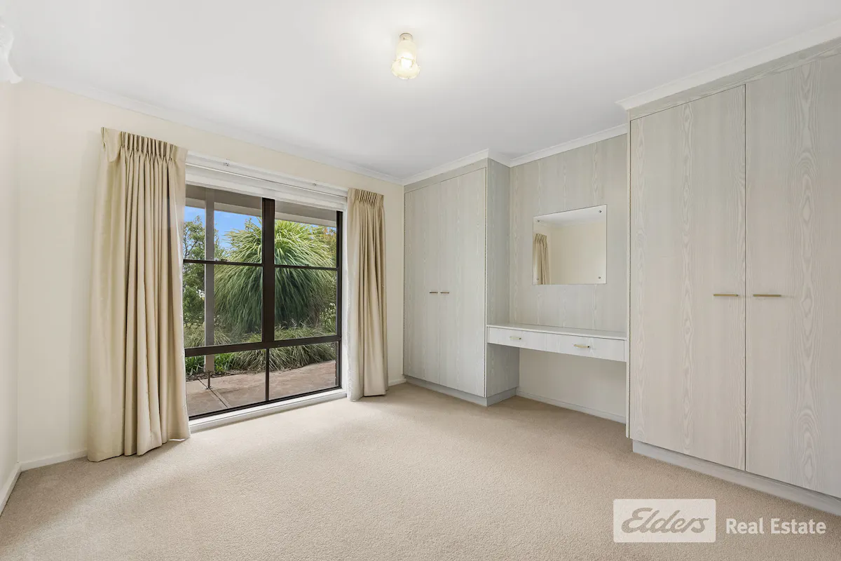 24 Elizabeth Street — photo 16 of 19