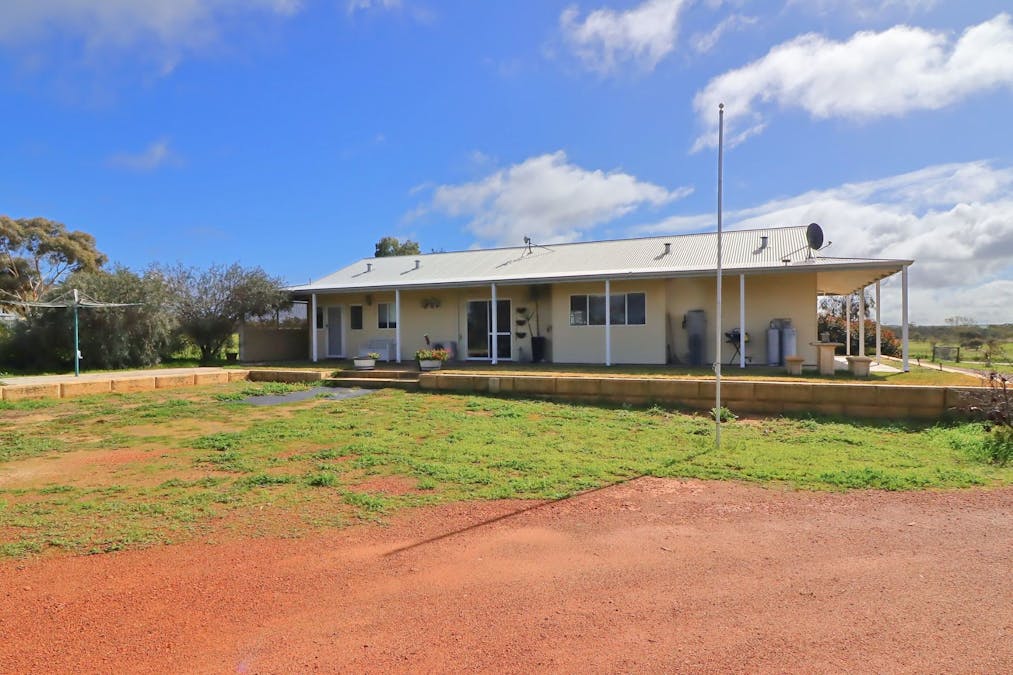 23 Ninghan Road, Wongan Hills, WA, 6603 - Image 19