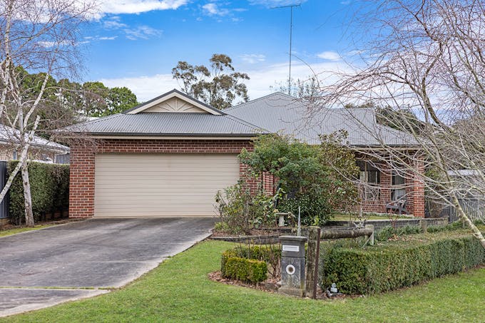 19 Windsor Drive, Hamilton, VIC, 3300 - Image 1
