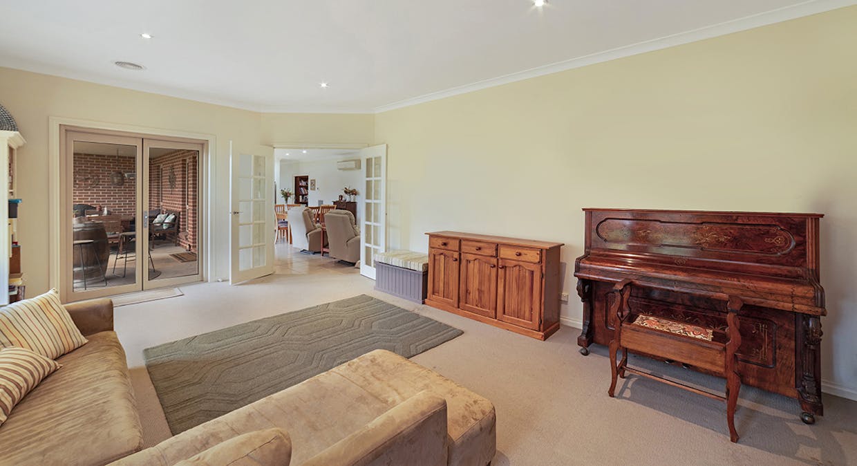 19 Windsor Drive, Hamilton, VIC, 3300 - Image 12