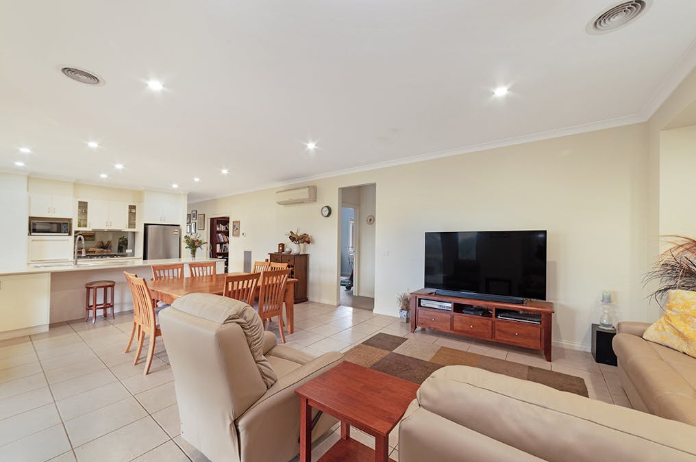 19 Windsor Drive, Hamilton, VIC, 3300 - Image 7