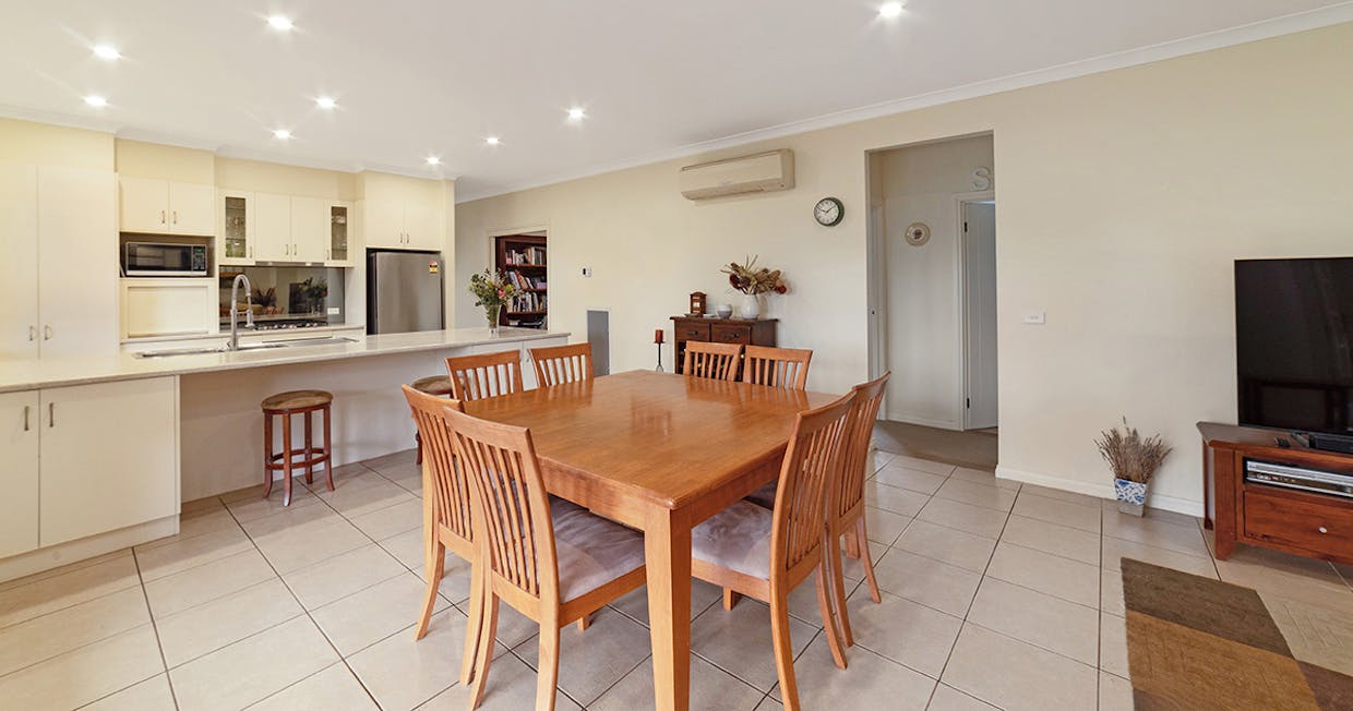 19 Windsor Drive, Hamilton, VIC, 3300 - Image 6