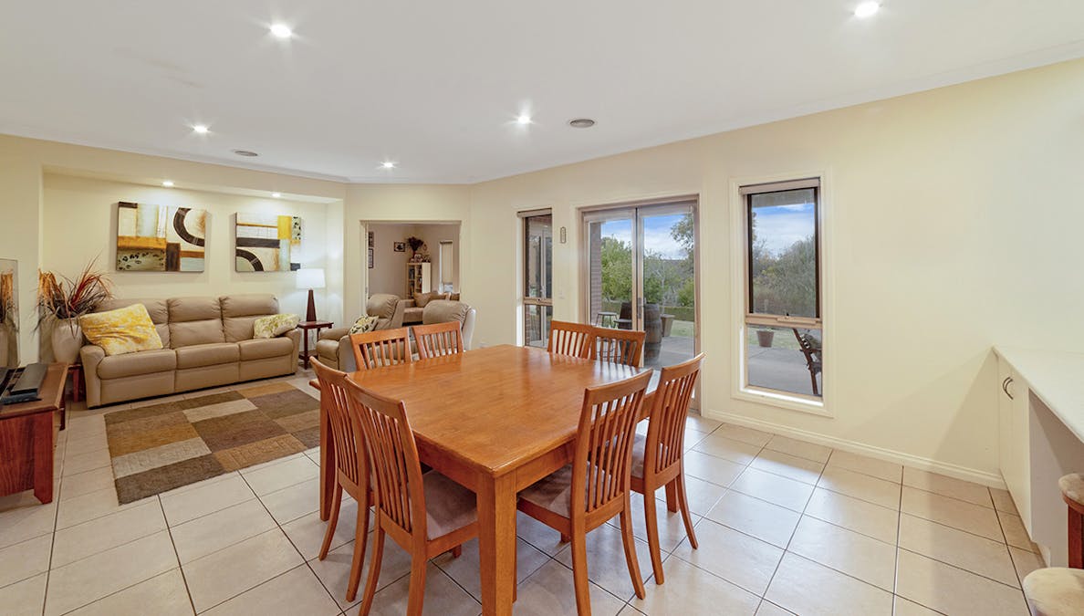 19 Windsor Drive, Hamilton, VIC, 3300 - Image 8