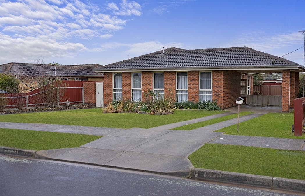 5 Hewett Court, Hamilton, VIC, 3300 - Image 2