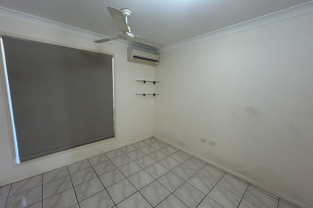 11 Willespie Place, New Auckland, QLD, 4680 - Image 6