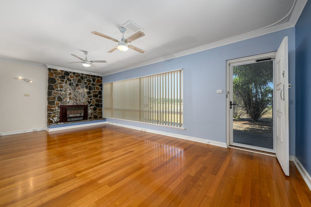 10 Lake Street, Rockingham, WA, 6168 - Image 9