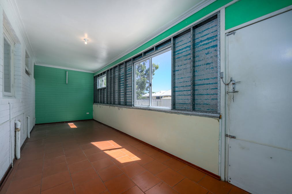 10 Lake Street, Rockingham, WA, 6168 - Image 13