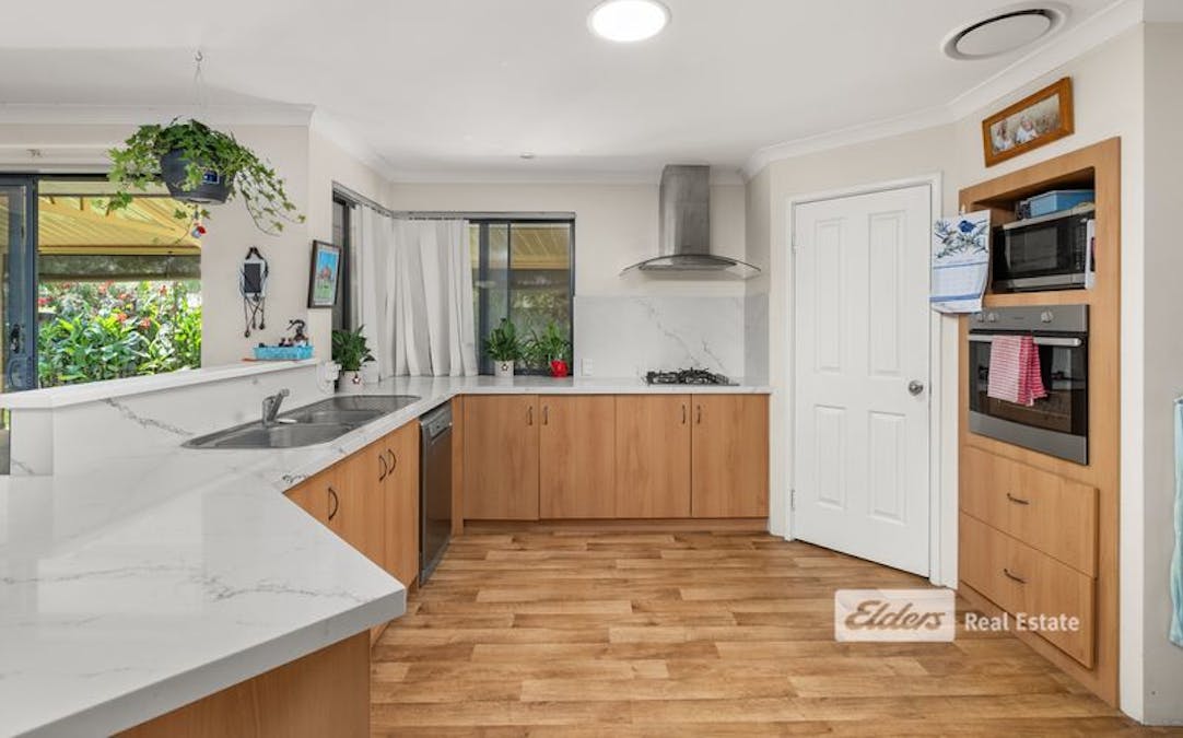 26 The Boulevard , Australind, WA, 6233 - Image 15