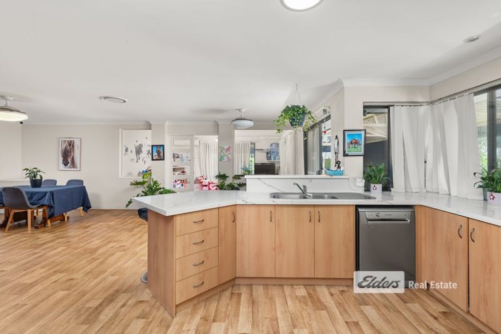 26 The Boulevard , Australind, WA, 6233 - Image 16