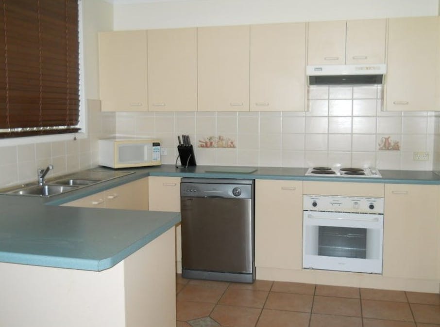 4/141 Auckland Street, Gladstone Central, QLD, 4680 - Image 1