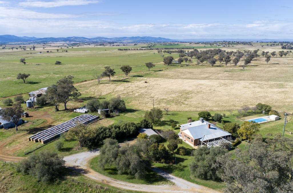 2034 Oxley Highway, Tamworth, NSW, 2340 - Image 1