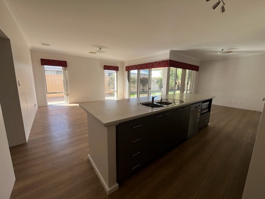 5 Tiffany Centre , Dalyellup, WA, 6230 - Image 2
