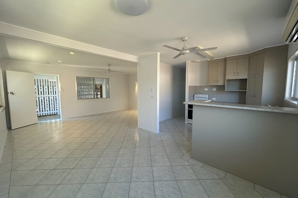 13 McGinlay Street, Clinton, QLD, 4680 - Image 5