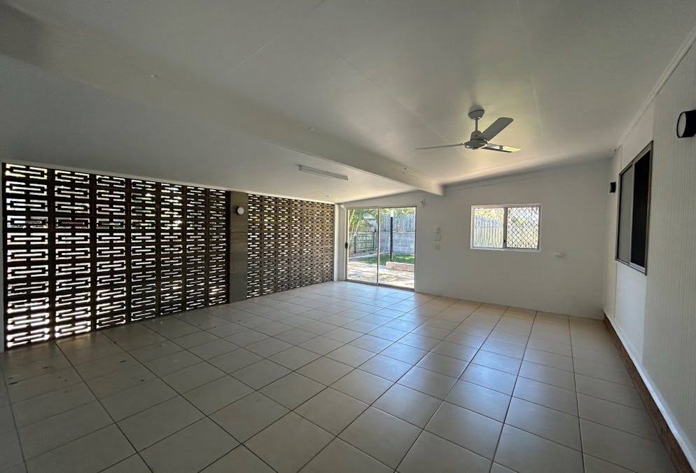 13 McGinlay Street, Clinton, QLD, 4680 - Image 2