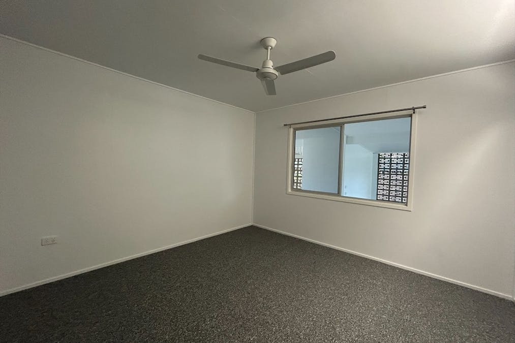 13 McGinlay Street, Clinton, QLD, 4680 - Image 8