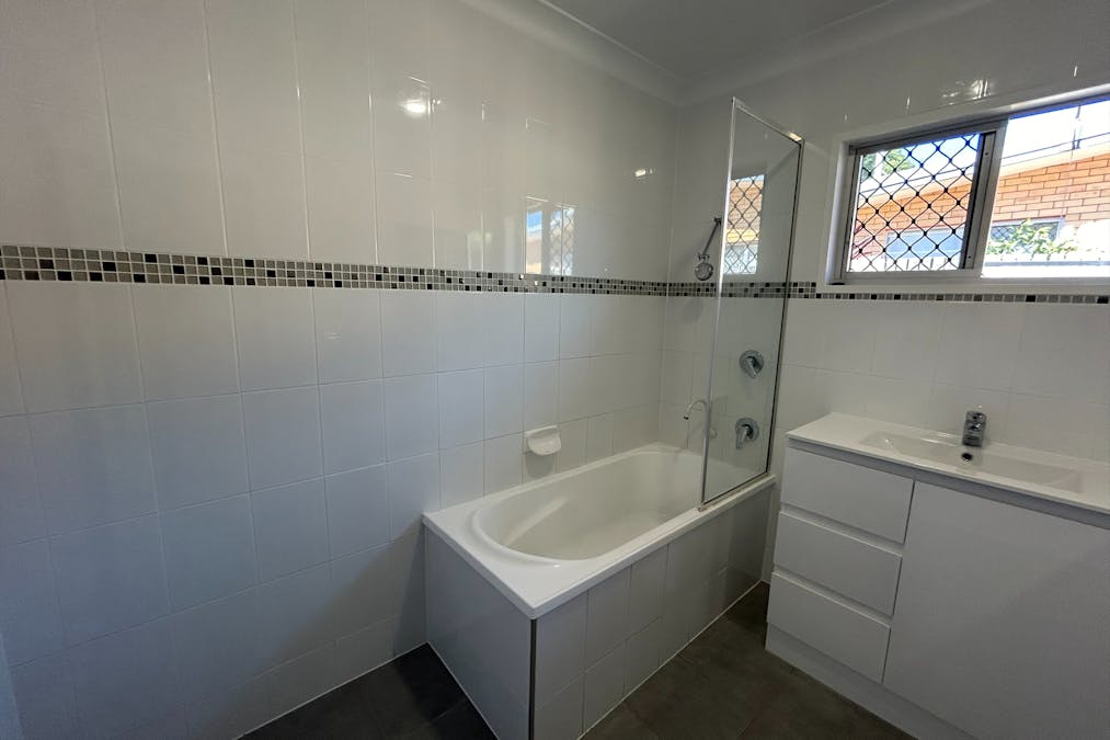 13 McGinlay Street, Clinton, QLD, 4680 - Image 9