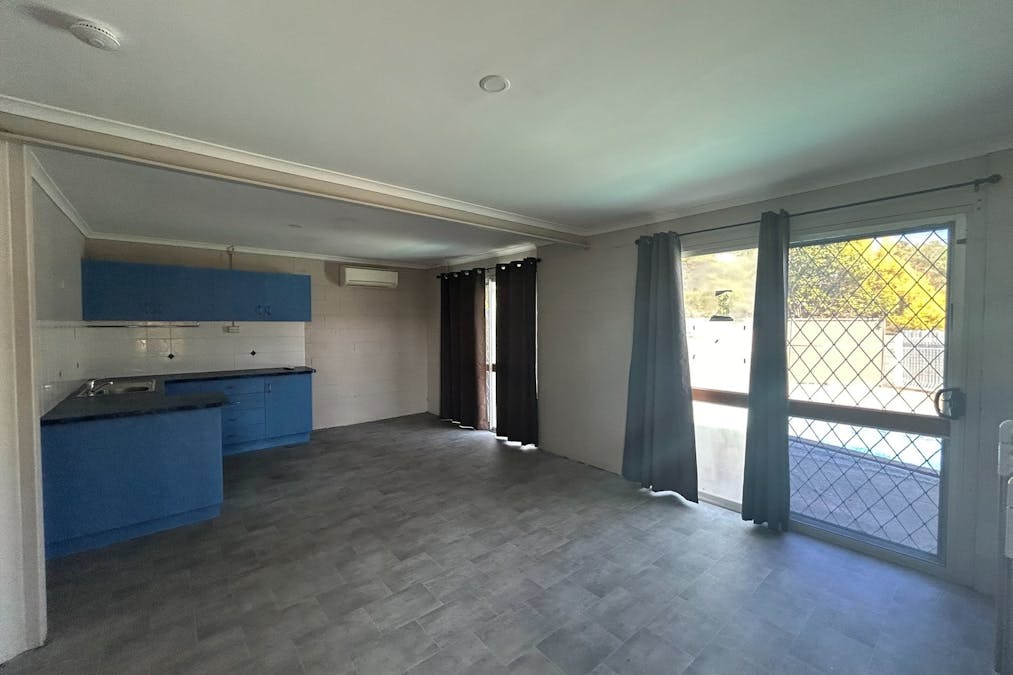 8 Lyons Street, South Gladstone, QLD, 4680 - Image 4