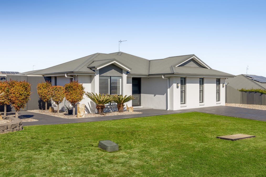 80  Belclaire Drive, Westbrook, QLD, 4350 - Image 2