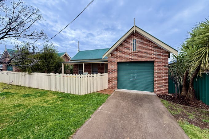 52 Underwood Street, Forbes, NSW, 2871 - Image 1