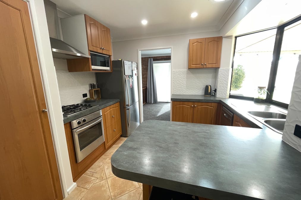 7 Duignan Place, Australind, WA, 6233 - Image 2