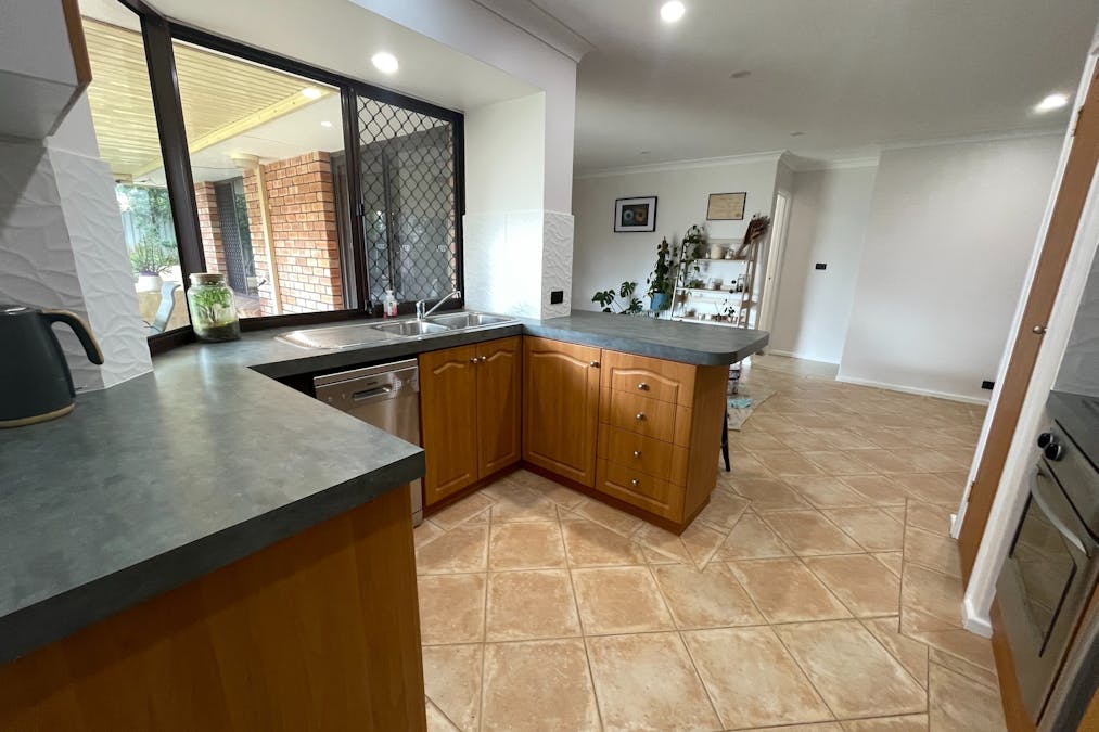 7 Duignan Place, Australind, WA, 6233 - Image 4