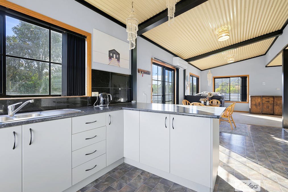 7a Irbys Circus, Sisters Beach, TAS, 7321 - Image 4