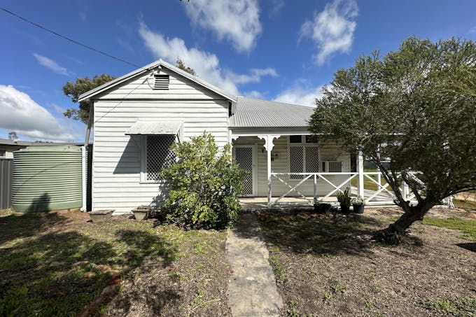 70 Piesse Street, Katanning, WA, 6317 - Image 2
