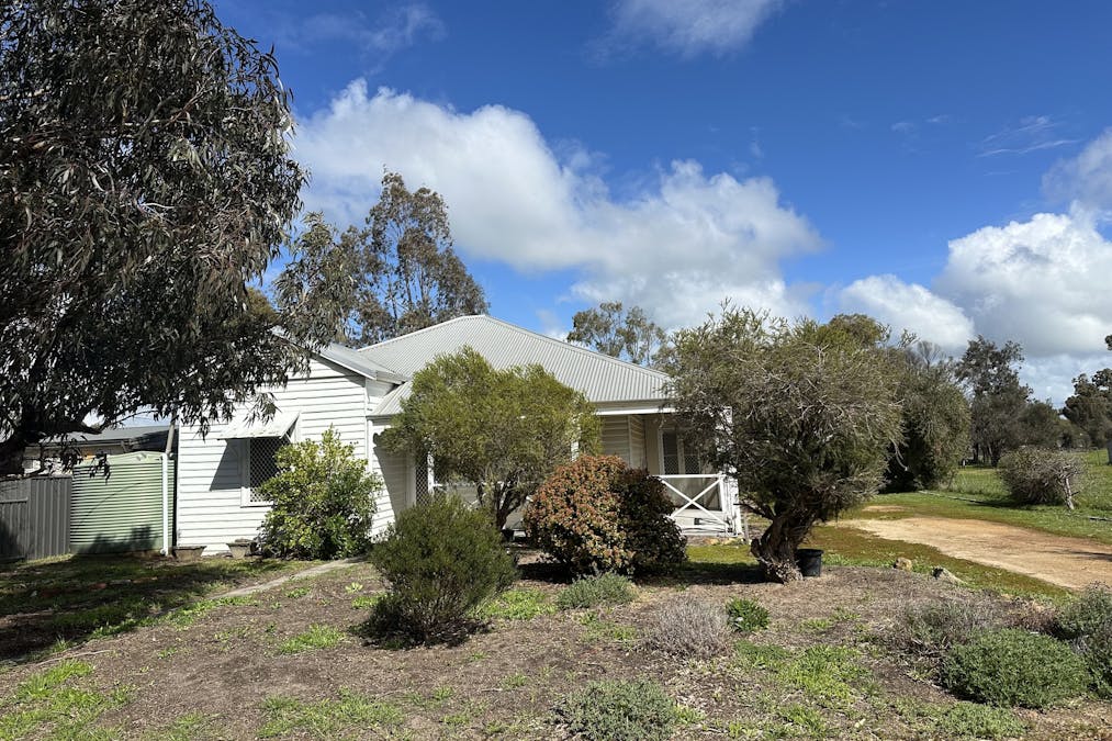 70 Piesse Street, Katanning, WA, 6317 - Image 21