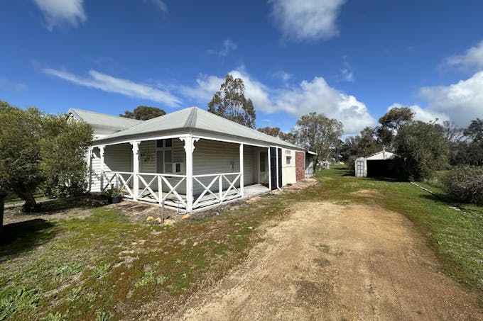 70 Piesse Street, Katanning, WA, 6317 - Image 1