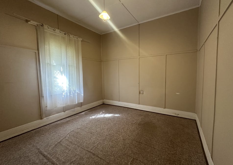 70 Piesse Street, Katanning, WA, 6317 - Image 8