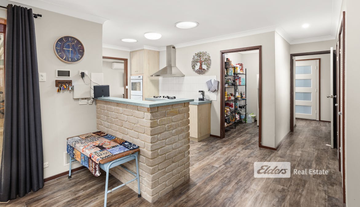 15 Sellenger Way, Australind, WA, 6233 - Image 2