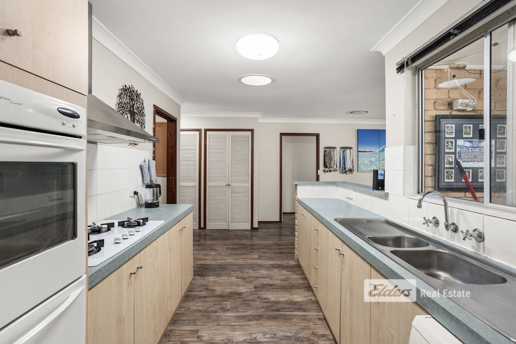 15 Sellenger Way, Australind, WA, 6233 - Image 4