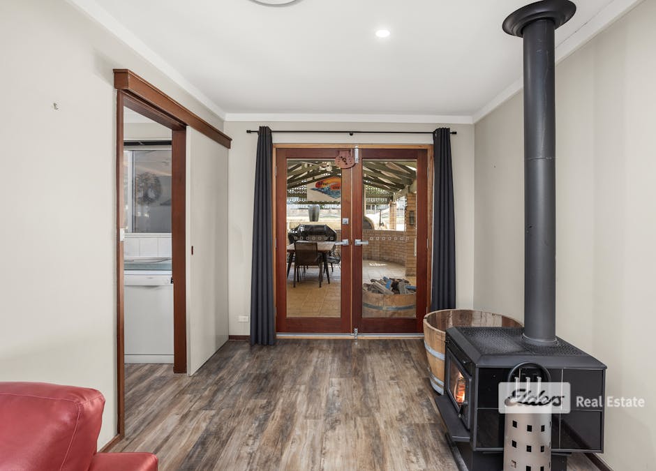 15 Sellenger Way, Australind, WA, 6233 - Image 13