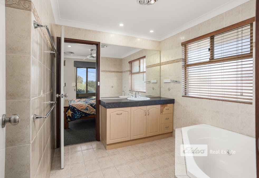 15 Sellenger Way, Australind, WA, 6233 - Image 9