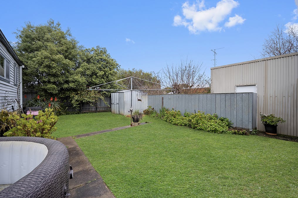 13 Roberts Street, Hamilton, VIC, 3300 - Image 6