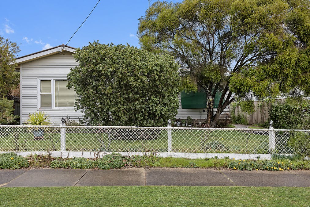 13 Roberts Street, Hamilton, VIC, 3300 - Image 2