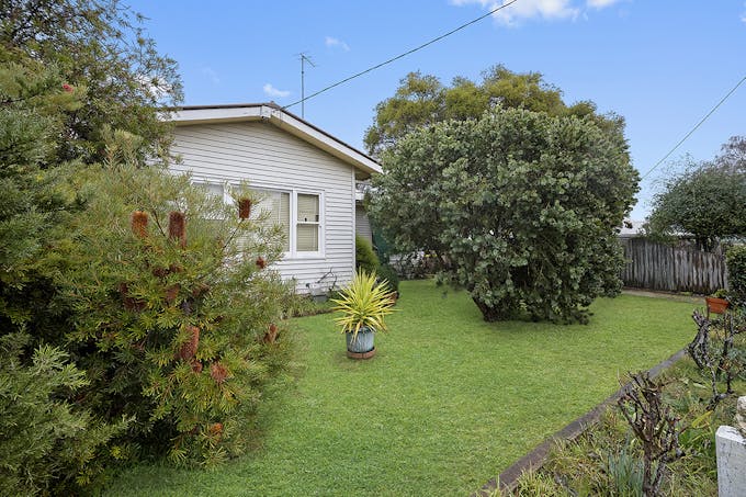 13 Roberts Street, Hamilton, VIC, 3300 - Image 1