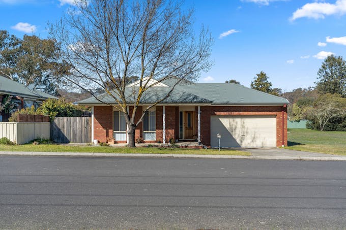 2/92 Nihil Street, Alexandra, VIC, 3714 - Image 1
