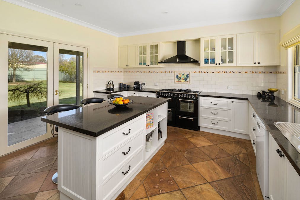 24 Bon Street, Alexandra, VIC, 3714 - Image 1