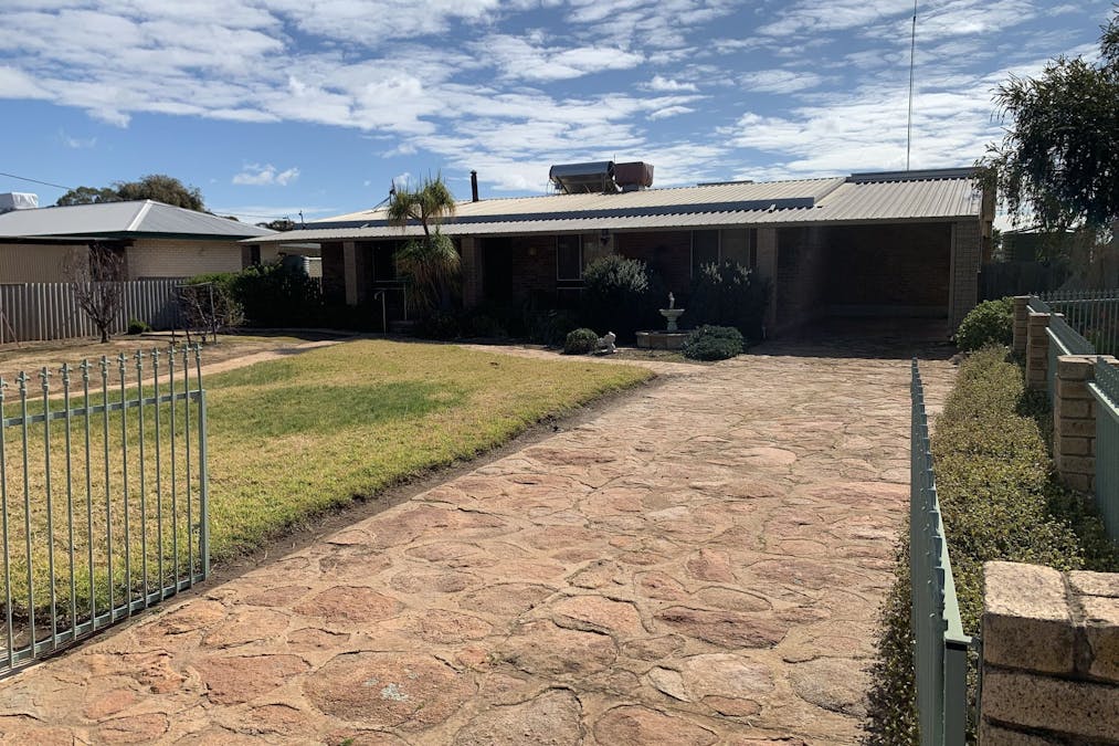 19 Dale Crescent, Narembeen, WA, 6369 - Image 2