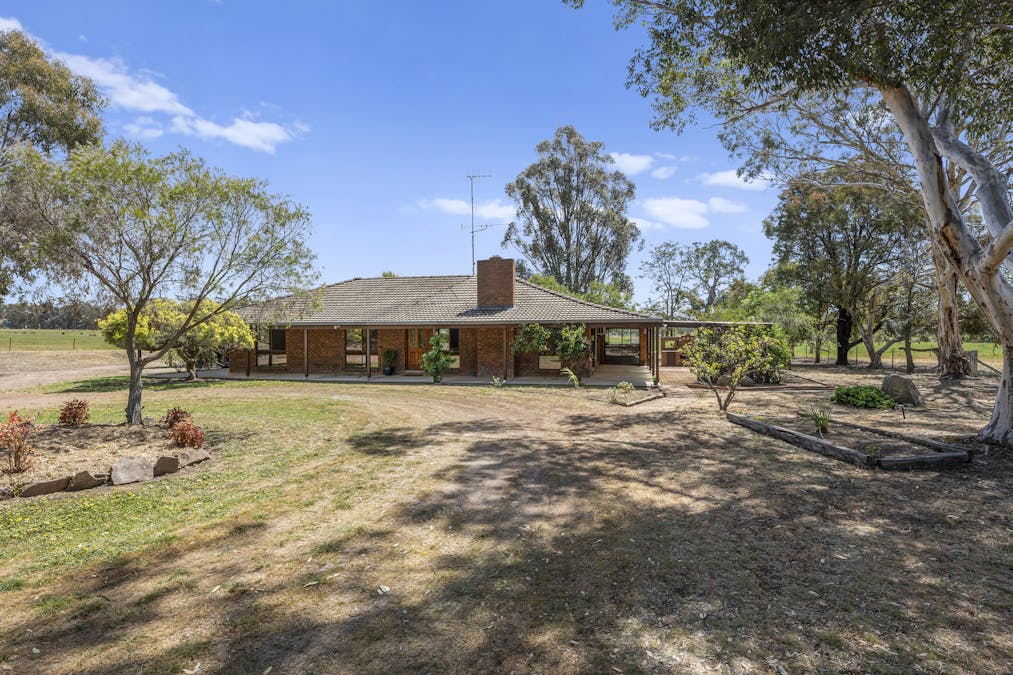 23 Gilliland Road, Euroa, VIC, 3666 - Image 2