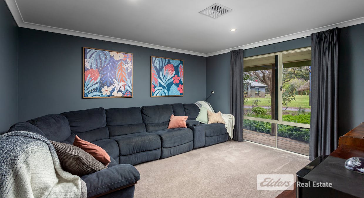 10 Buckland Way, Australind, WA, 6233 - Image 11