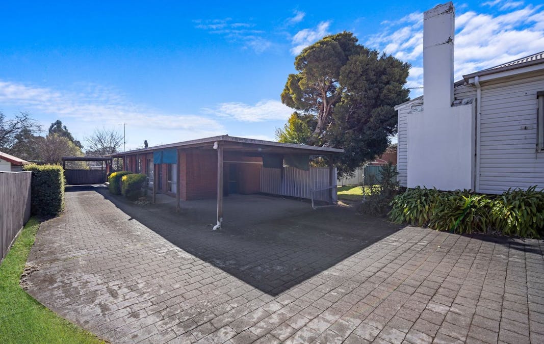 1-3/13 Fyfe Street, Hamilton, VIC, 3300 - Image 2