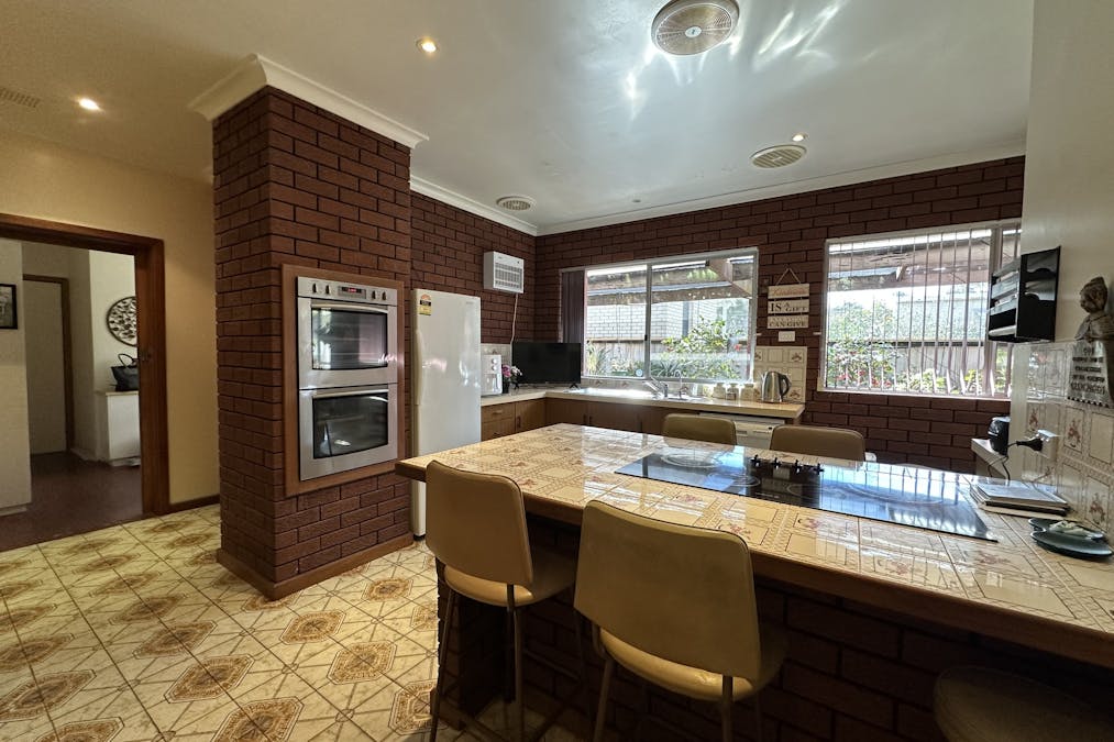 6 Kobeelya Avenue, Katanning, WA, 6317 - Image 2