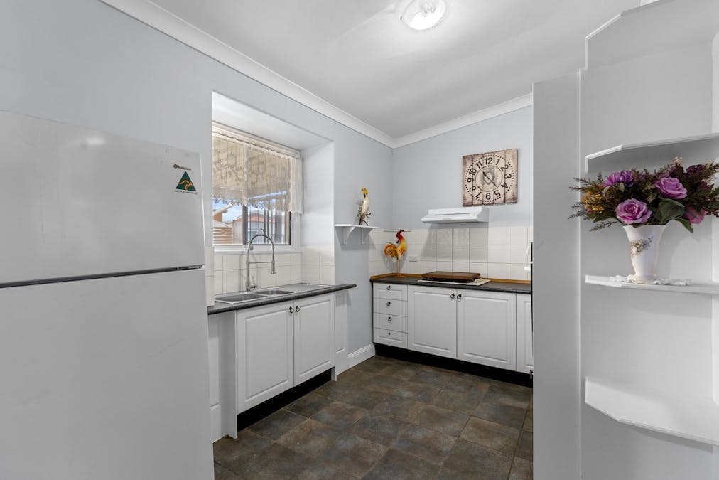 14 Manders Street, Solomontown, SA, 5540 - Image 8